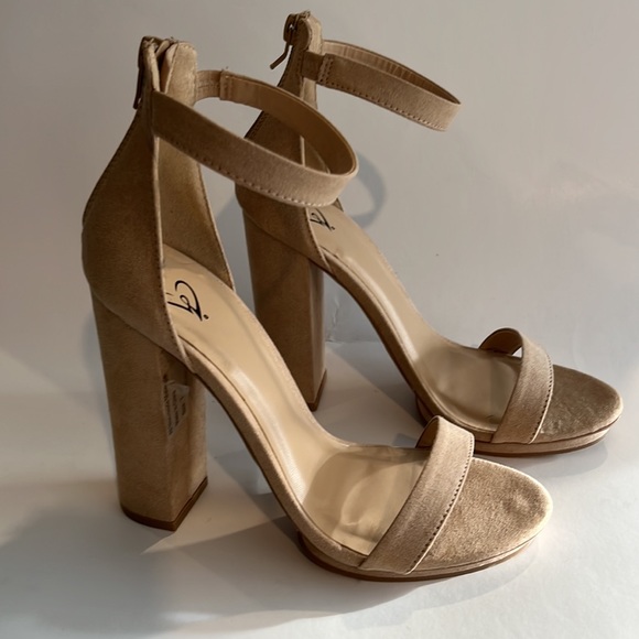 Open toe heels - Picture 3 of 6